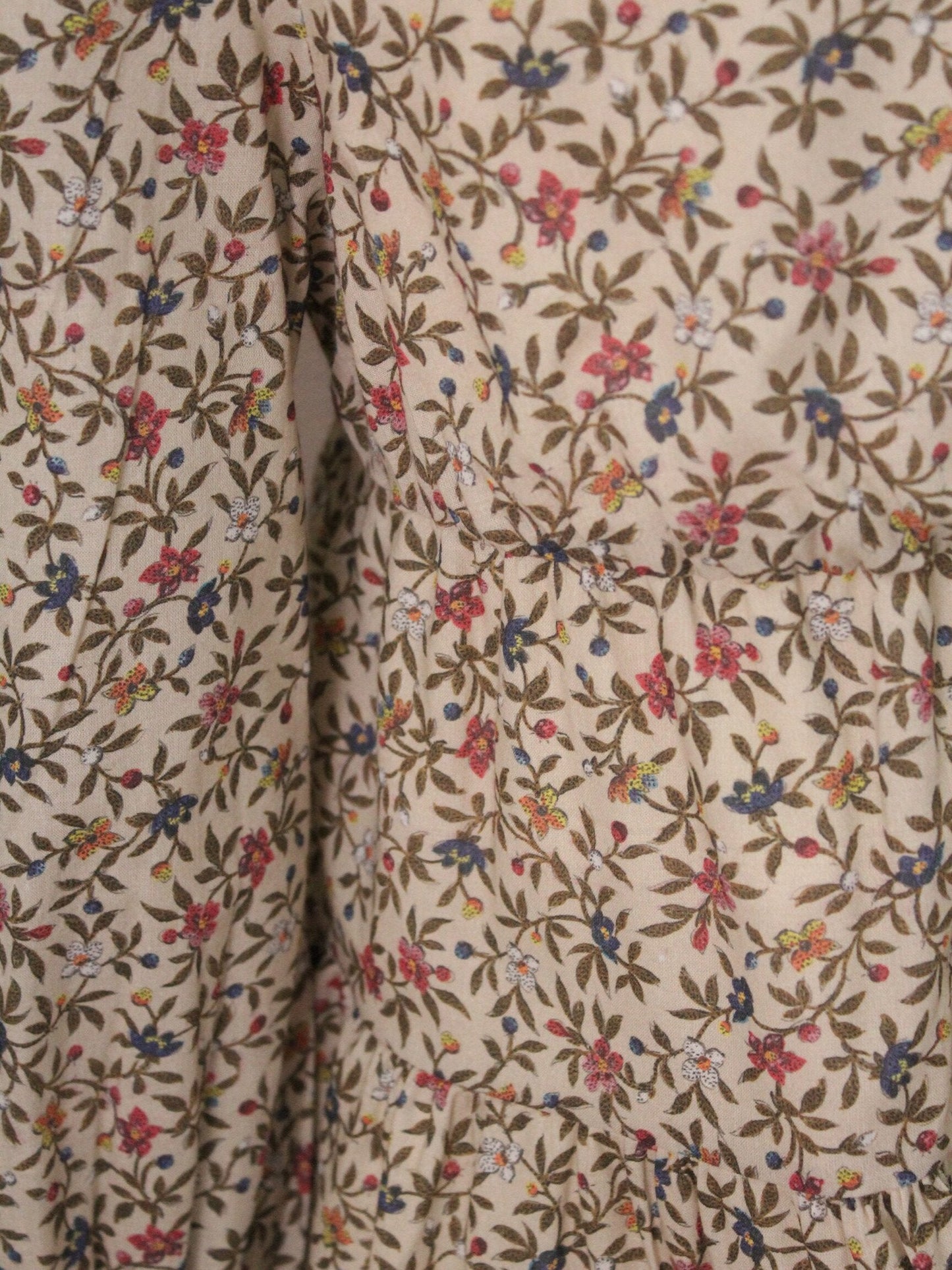 vestido con volantes canasteros, estampado de flores