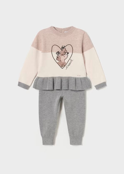 conjunto de niña color gris con café claro