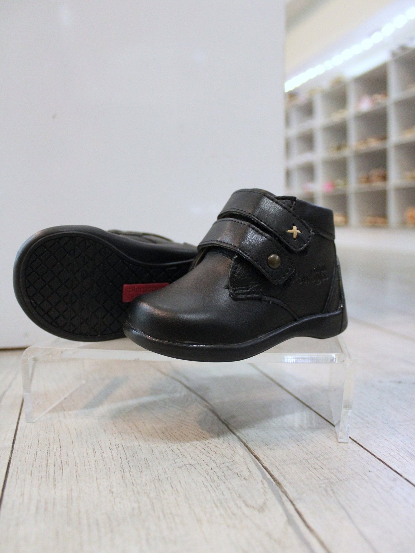 bota negra doble velcro para niño