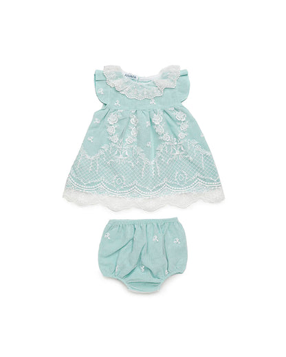 Vestido azul con tul bordado blanco