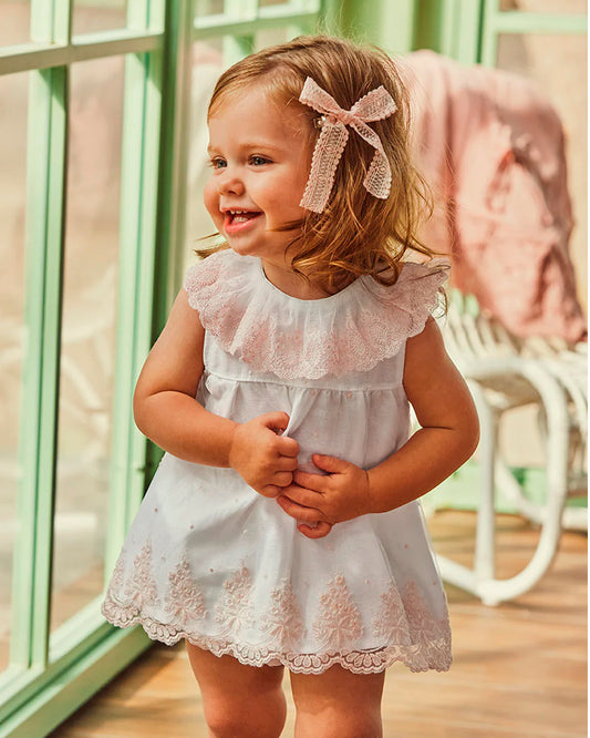 Vestido blanco tul bordado rosa