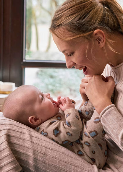 Conjunto pantalón y jersey estampado recién nacida