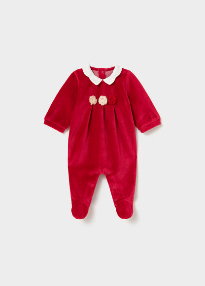 Pelele terciopelo color rojo pompones tejidos