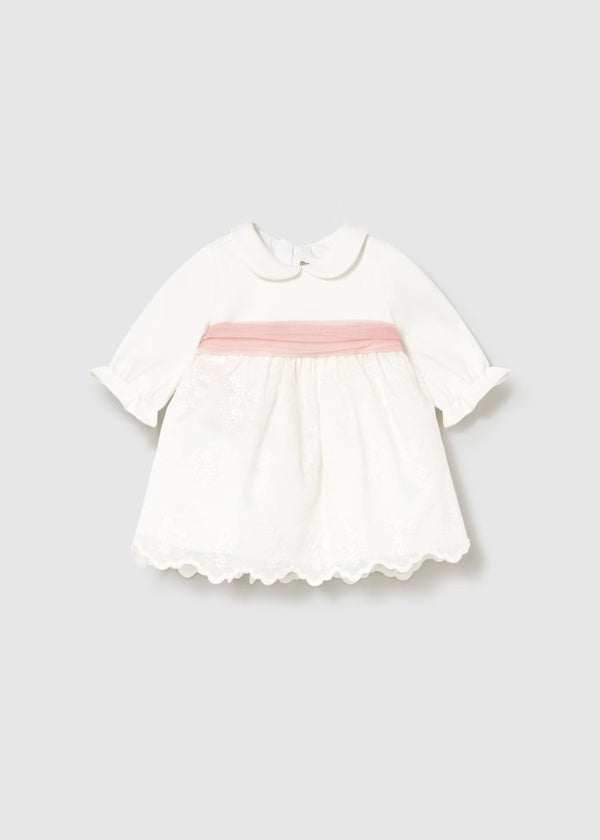 Vestido tul color crudo cinto rosa