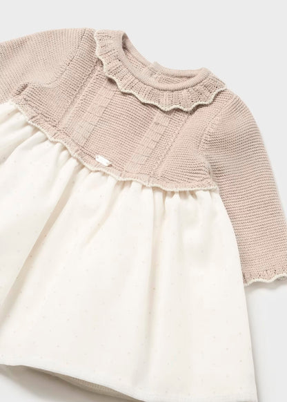Vestido manga larga tricot, falda de tul color crudo