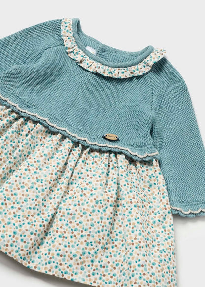 vestido tricot, peto azul, con falda flores de colores