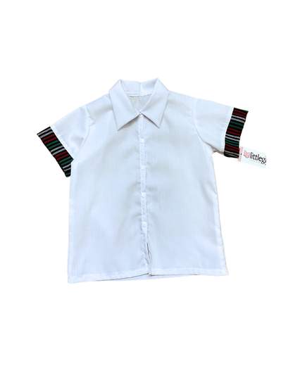 Camisa blanca con elementos patrios, manga cambaya a rayas tricolor