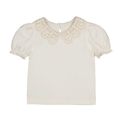 Conjunto blusa blanca, short azul, mayoral