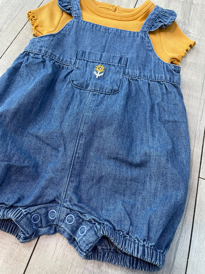 Set overol denim corto + camiseta amarillo