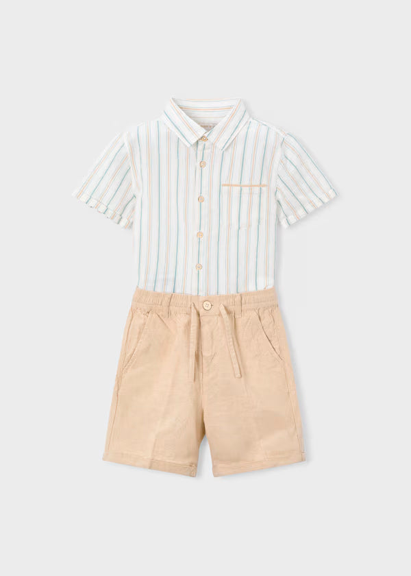 Conjunto de bermuda y camisa mocca con lino de manga corta