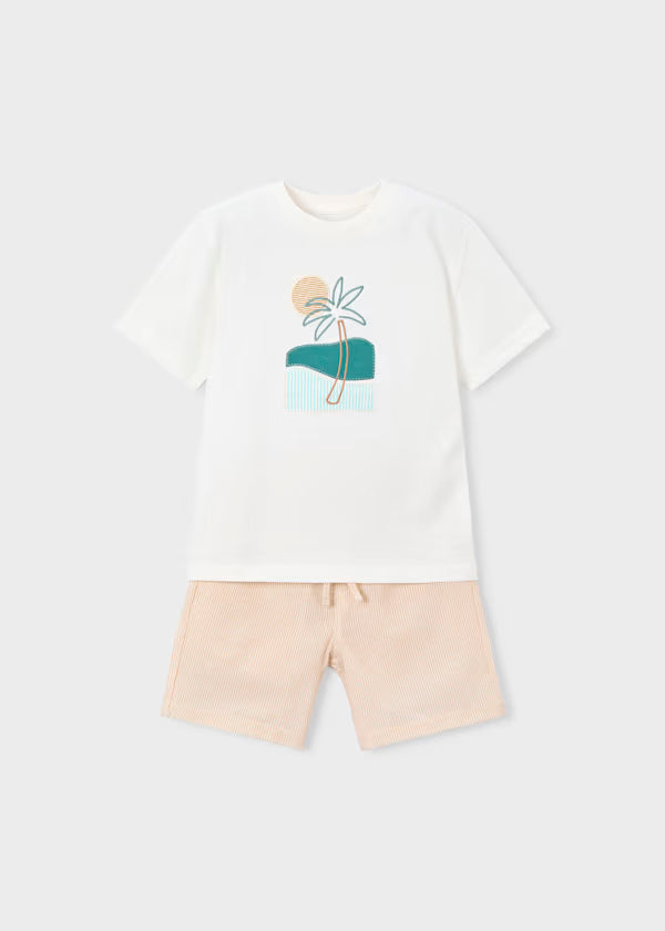Conjunto bermuda mocca y camiseta con bordado niño