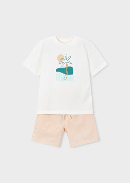 Conjunto bermuda mocca y camiseta con bordado niño