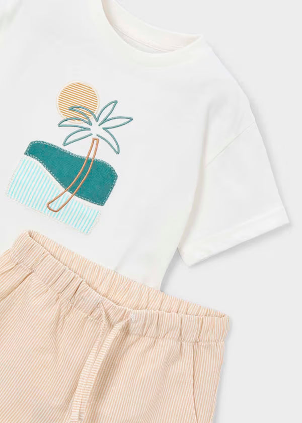 Conjunto bermuda mocca y camiseta con bordado niño