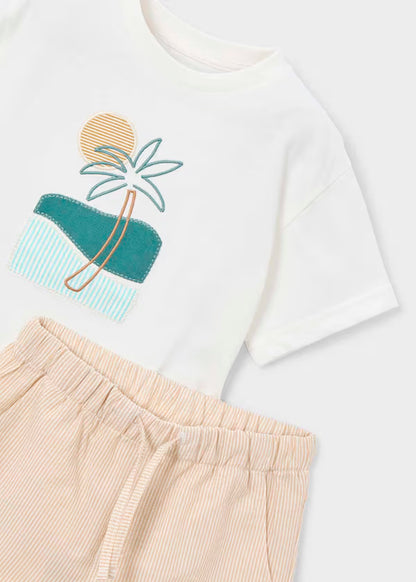 Conjunto bermuda mocca y camiseta con bordado niño