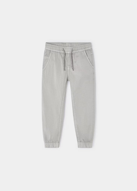 pantalón jogger, color arena, para niño