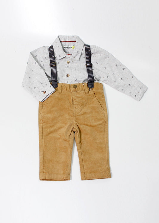 camisa azul y pantalon pana con tirantes, marca losan