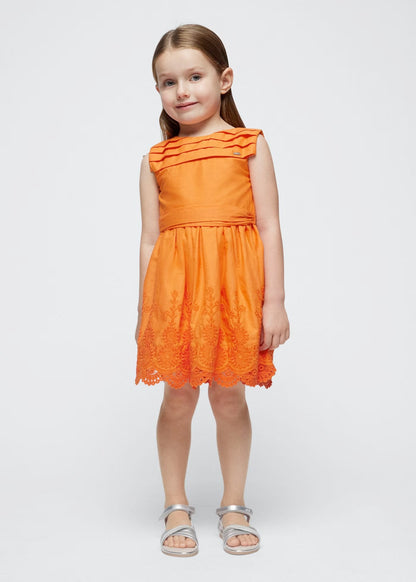 vestido naranja, detalles bordados
