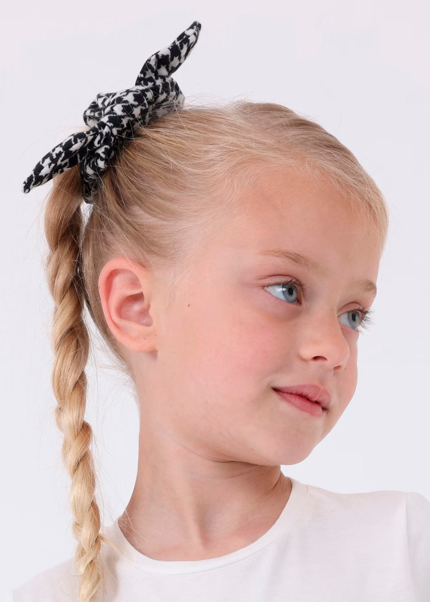 set blusa blanca estampado moños y short a cuadros café azul, mayoral