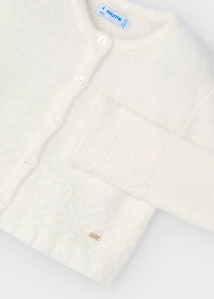 rebeca color crudo, detalle en mangas