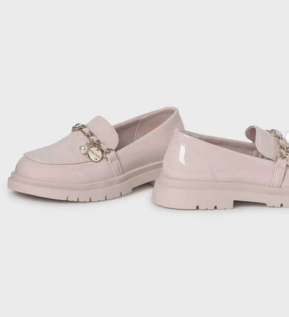 mocasin color crudo , con cadena