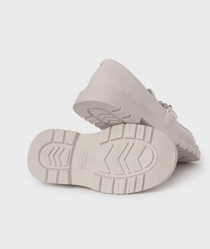 mocasin color crudo , con cadena