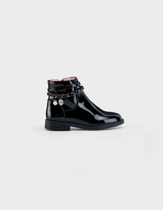 botin negro charol con cadena, mayoral