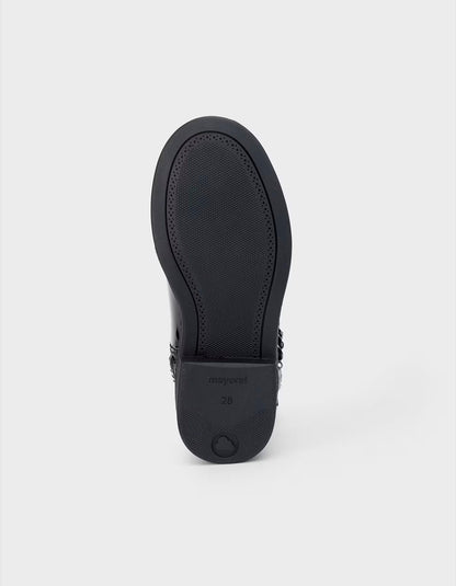 botin negro charol con cadena, mayoral
