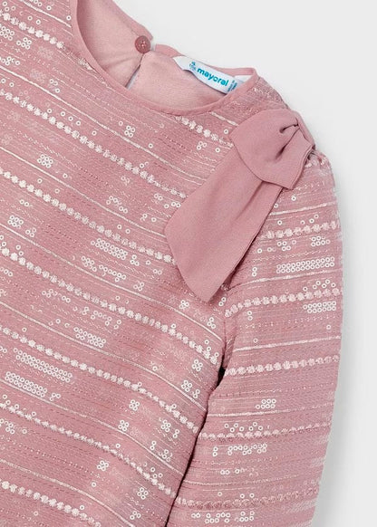 vestido rosado con franjas lentejuela y detalle moño en hombro