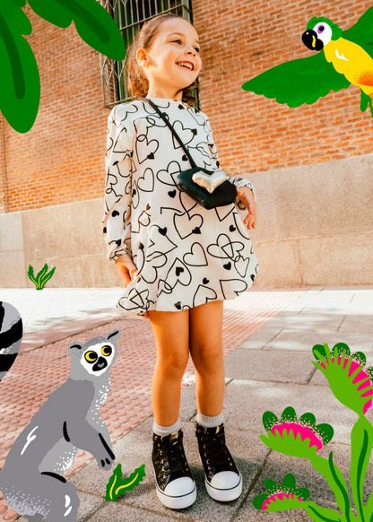 vestido color garbanzo con corazones y bolsa