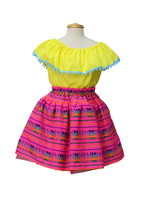 SET PATRIO TUTU CON BLUSA CAMPESINA AMARILLA CON POMPON AZUL, FALDA RAYAS ROSA