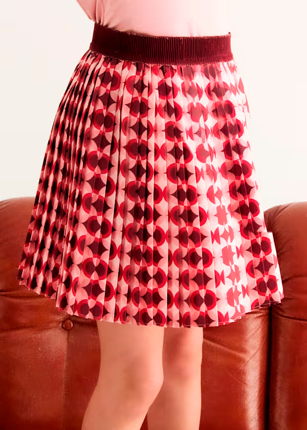 PREVENTA Conjunto jersey rojo con volantes y falda plisada estampado