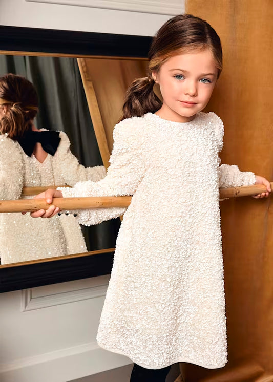 PREVENTA Vestido lentejuelas color crema con moño terciopelo en la parte de atrás