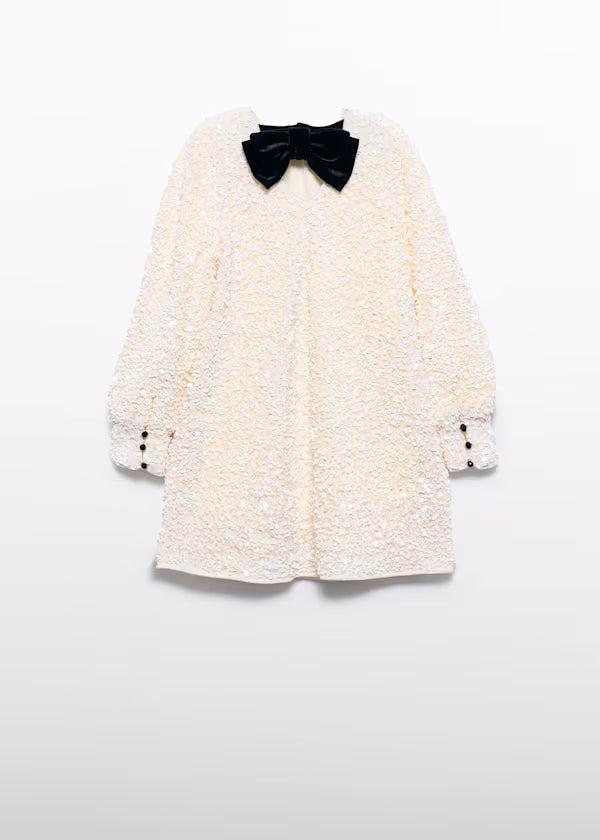 PREVENTA Vestido lentejuelas color crema con moño terciopelo en la parte de atrás