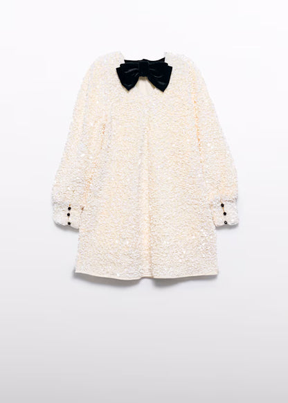 PREVENTA Vestido lentejuelas color crema con moño terciopelo en la parte de atrás