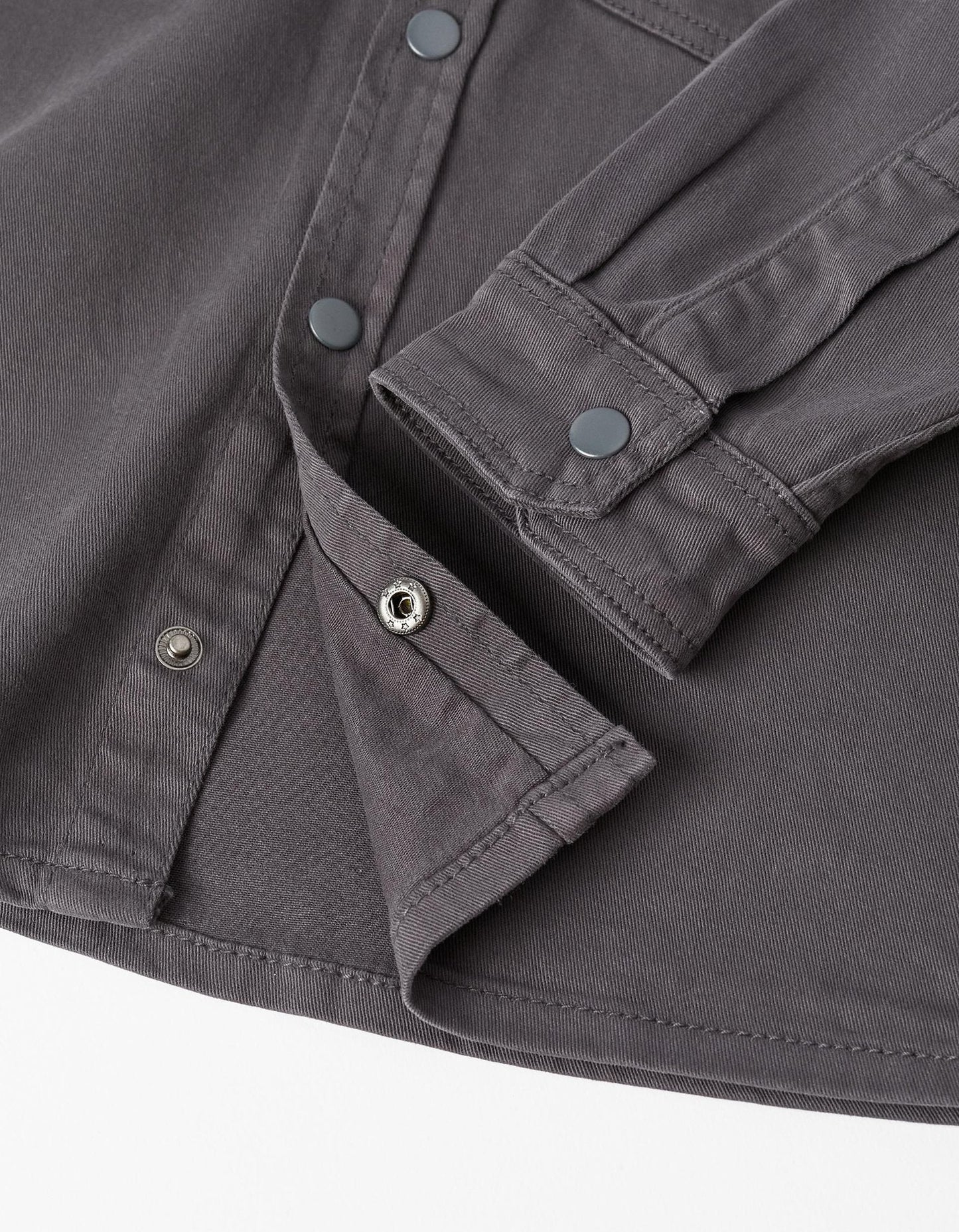 sobrecamisa gris  con gorro desprendible