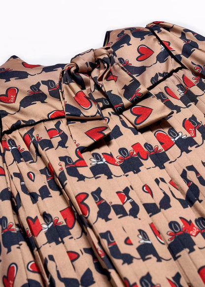 vestido plizado color camel con corazones y perritos