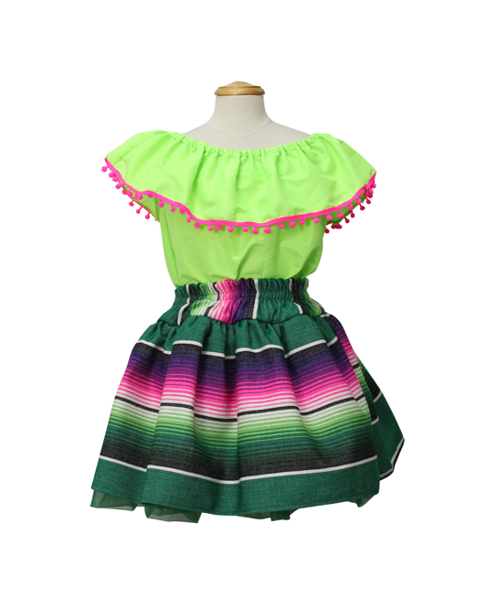 SET PATRIO TUTU CON BLUSA CAMPESINA VERDE CON POMPON ROSA, FALDA RAYAS SALTILLO