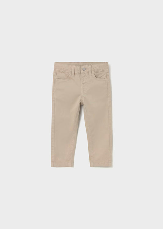 Pantalón slim fit chai
