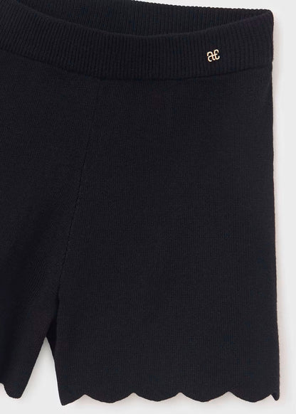 conjunto short y jersey color negro con olan en cuello, abel & lula