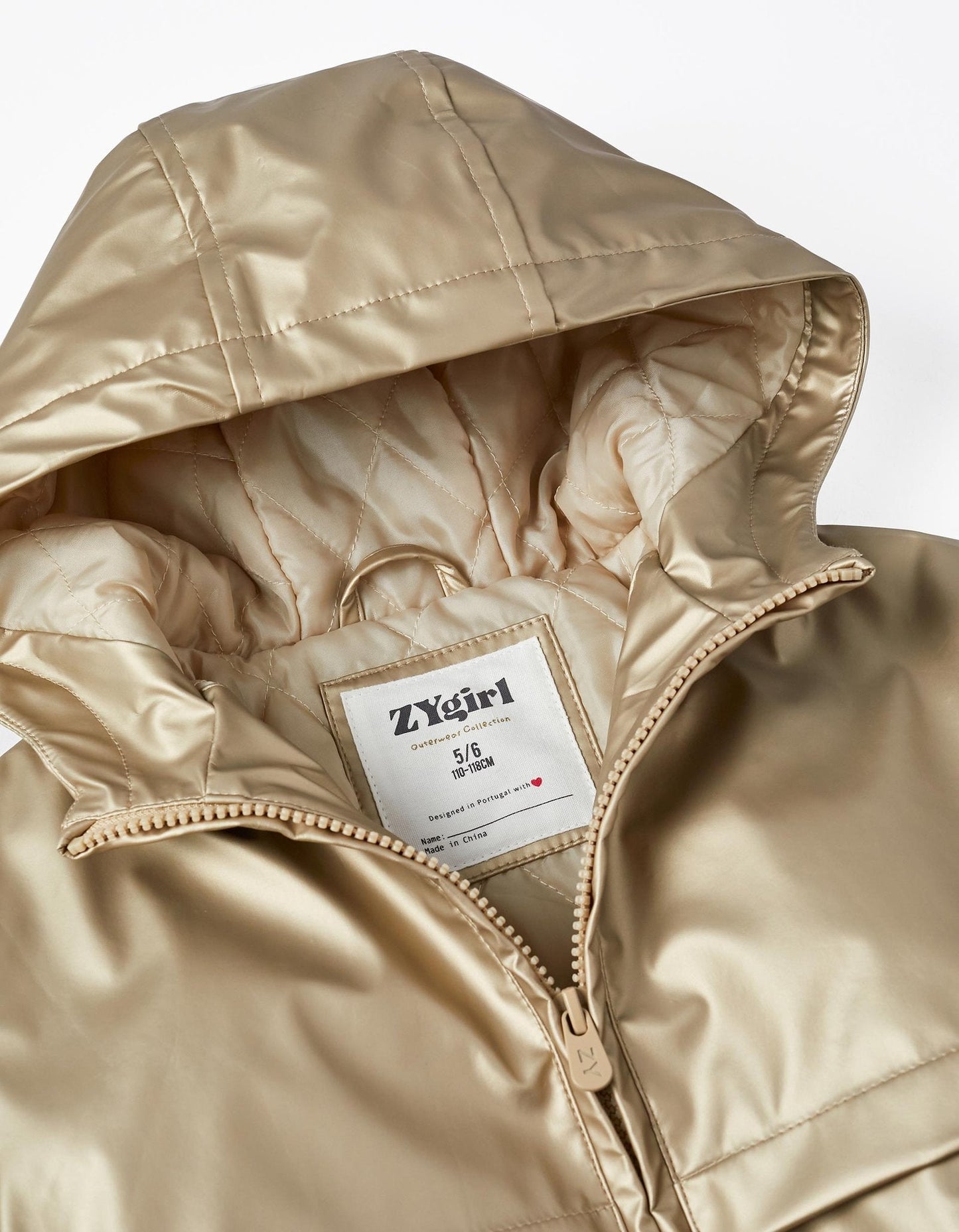 parka dorada con capucha