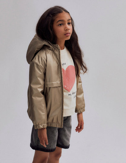 parka dorada con capucha