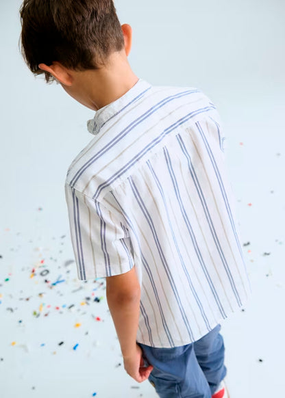 Camisa manga corta cuello mao, rayas océano