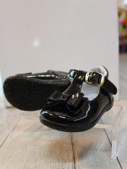 zapato charol con hebilla oro y moño