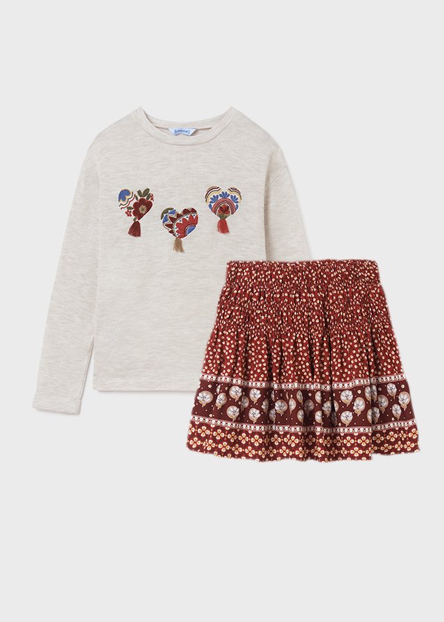 set blusa milk 3 corazones, falda de flores granate, mayoral