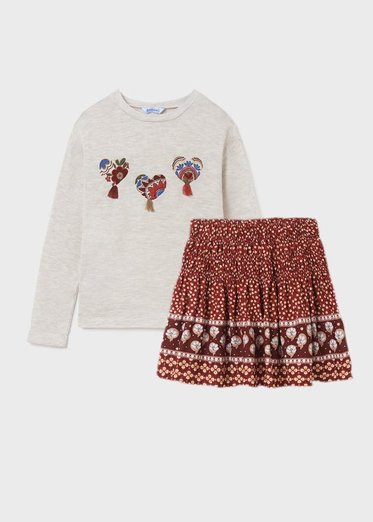 set blusa milk 3 corazones, falda de flores granate, mayoral