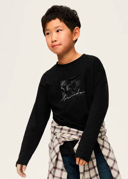 camiseta manga larga negra estampado en el pecho