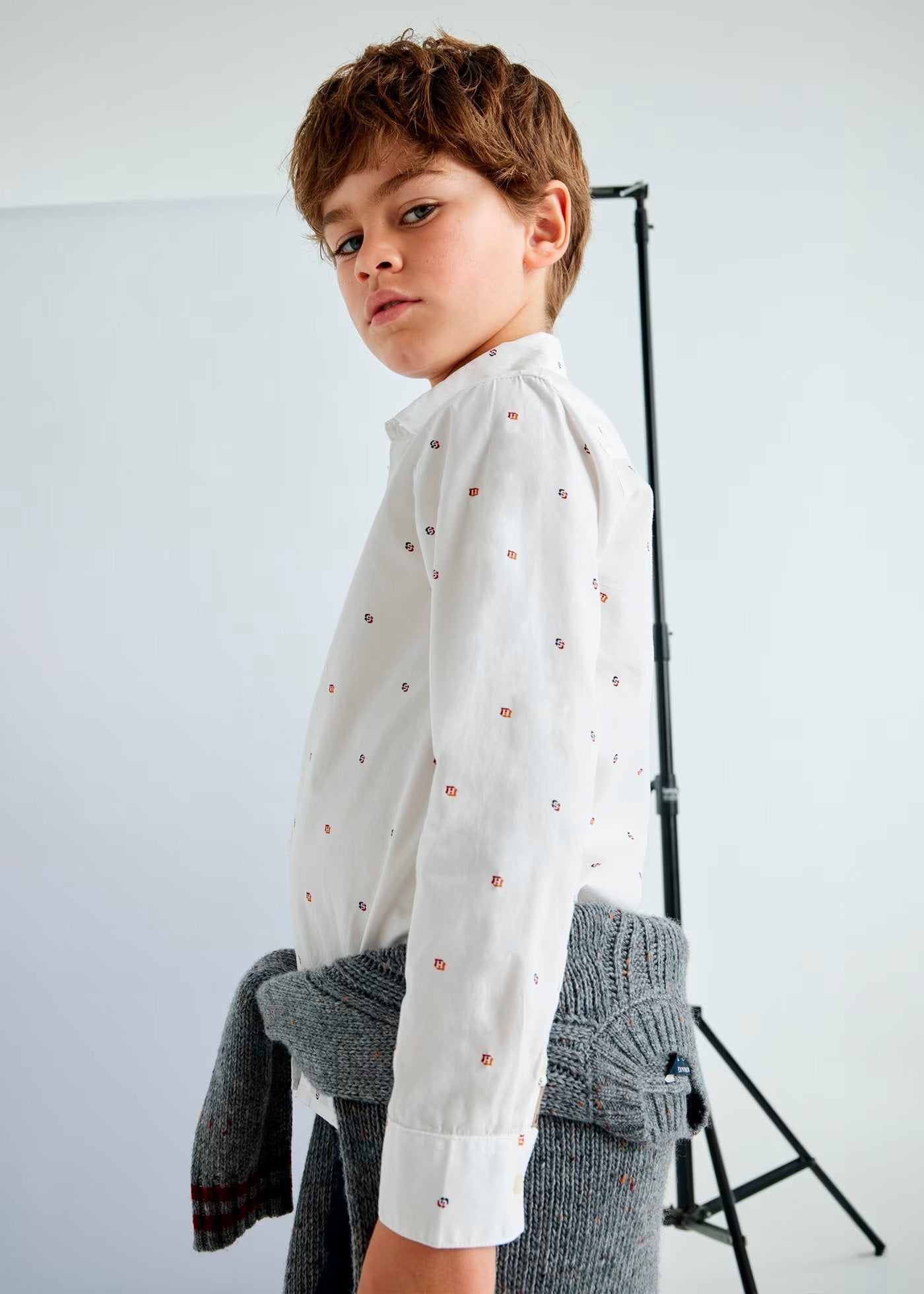 camisa blanca manga larga con prints
