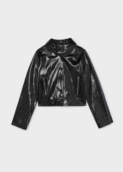 Chaqueta de charol color negro