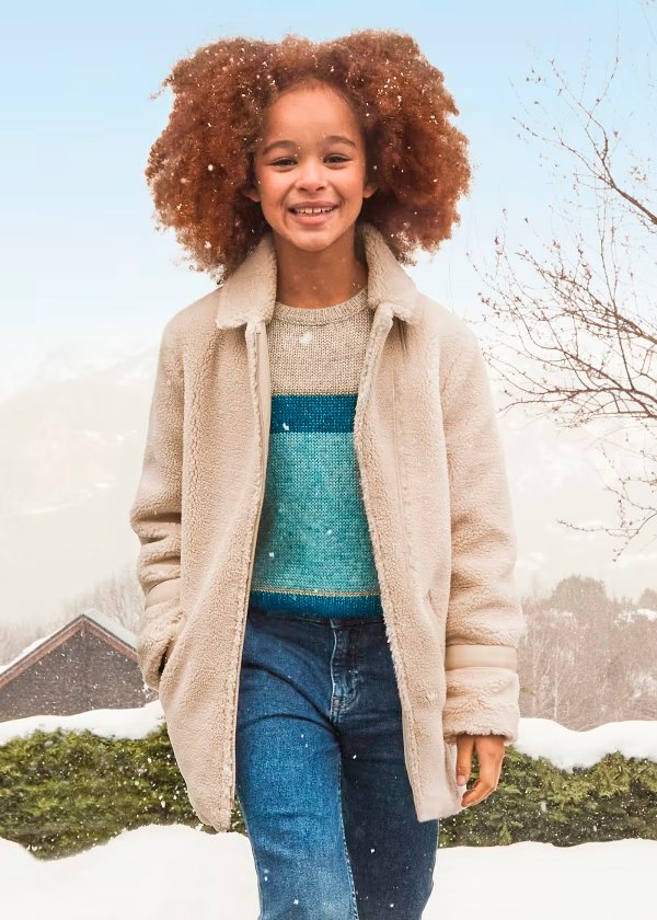 abrigo de vestir, color almendra