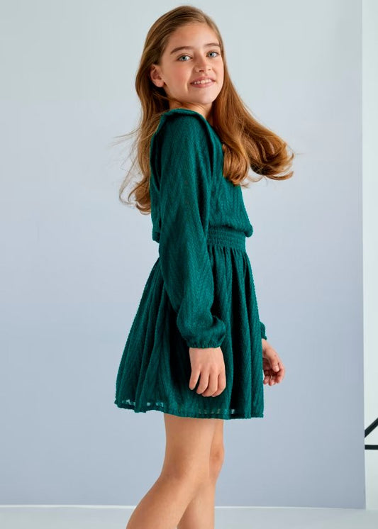 vestido manga larga, olanes laterales, color verde pino
